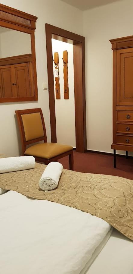 Hotel A Restaurace Pomezi Cinovec Экстерьер фото